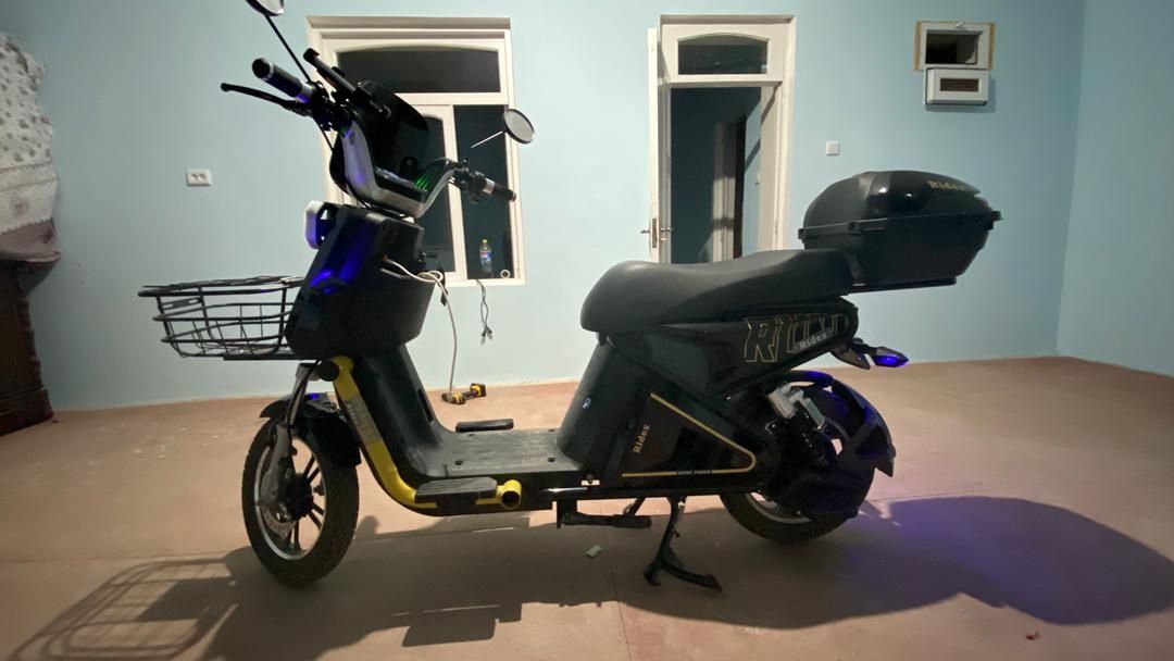 Elektron skutir sotiladi i