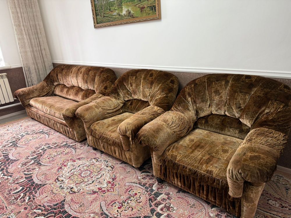 Продам диван с креслами