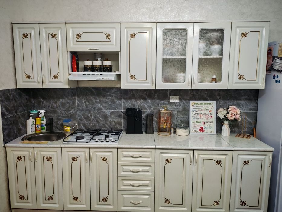 Продам кухонный с газом