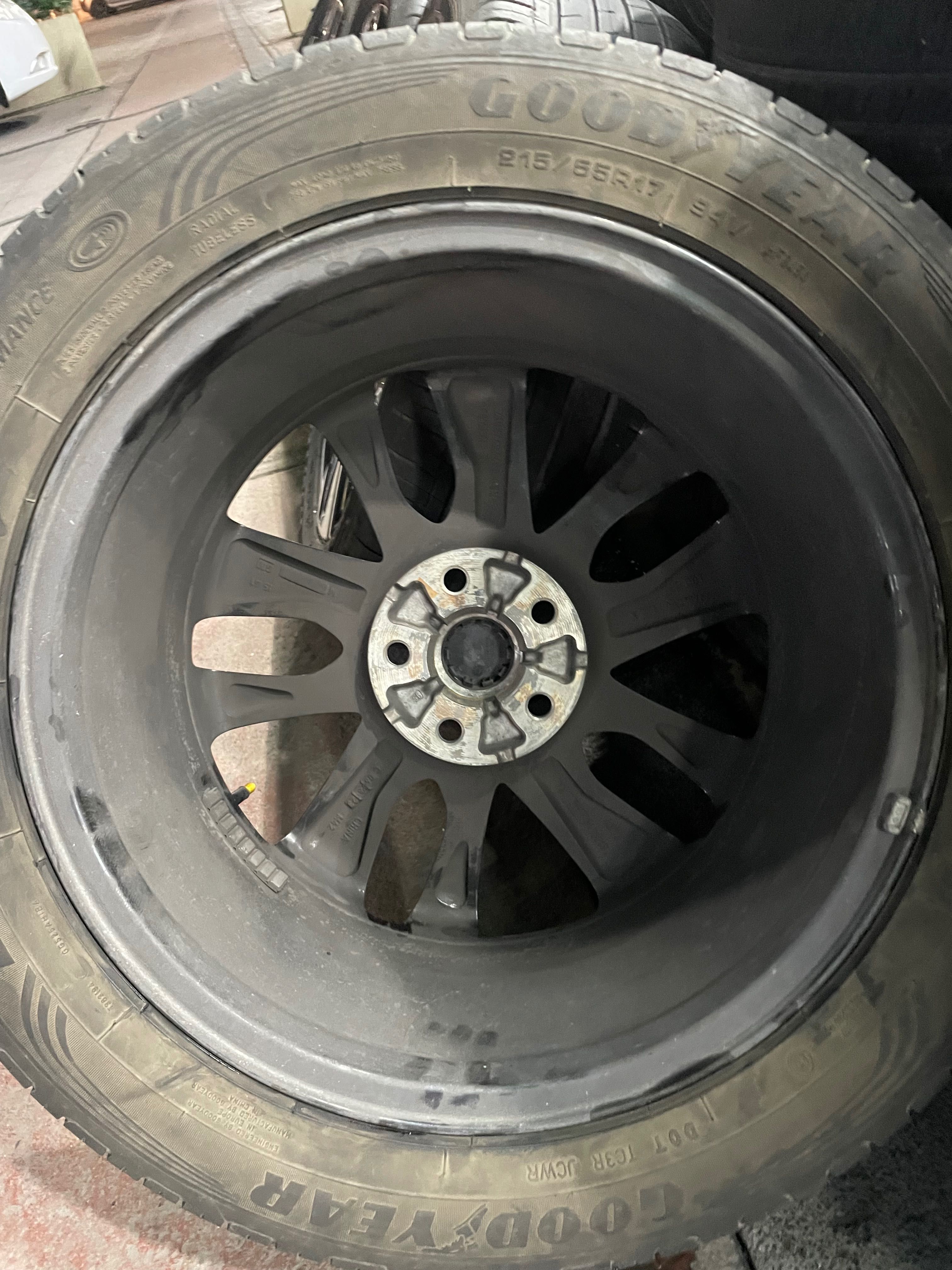 BU/U Tracker Premier diska 17R 5/105 Goodyear 215/55R17
