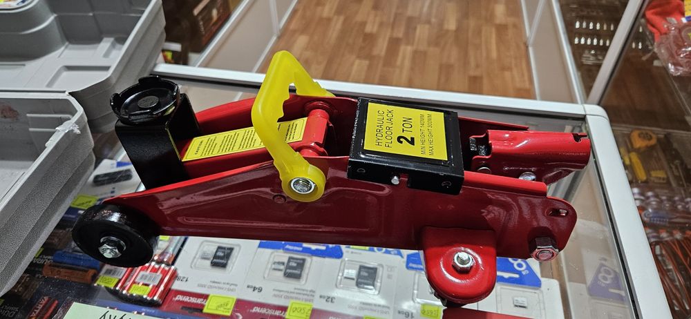 Домкрат подкатной гидро