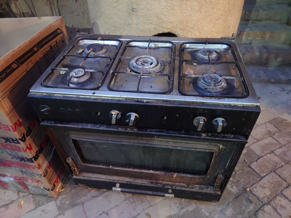 Продаю газовую плиту 5 конфорок