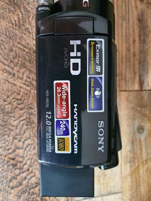 Продаеться  видеокамера sony hdr-XR550