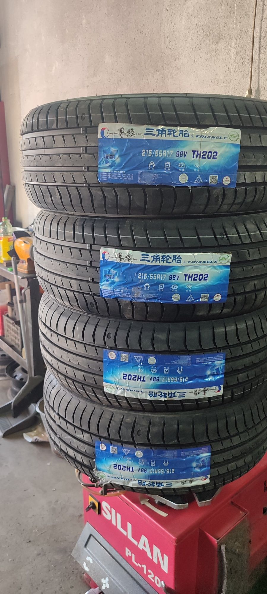 Triangle 215/55 R17