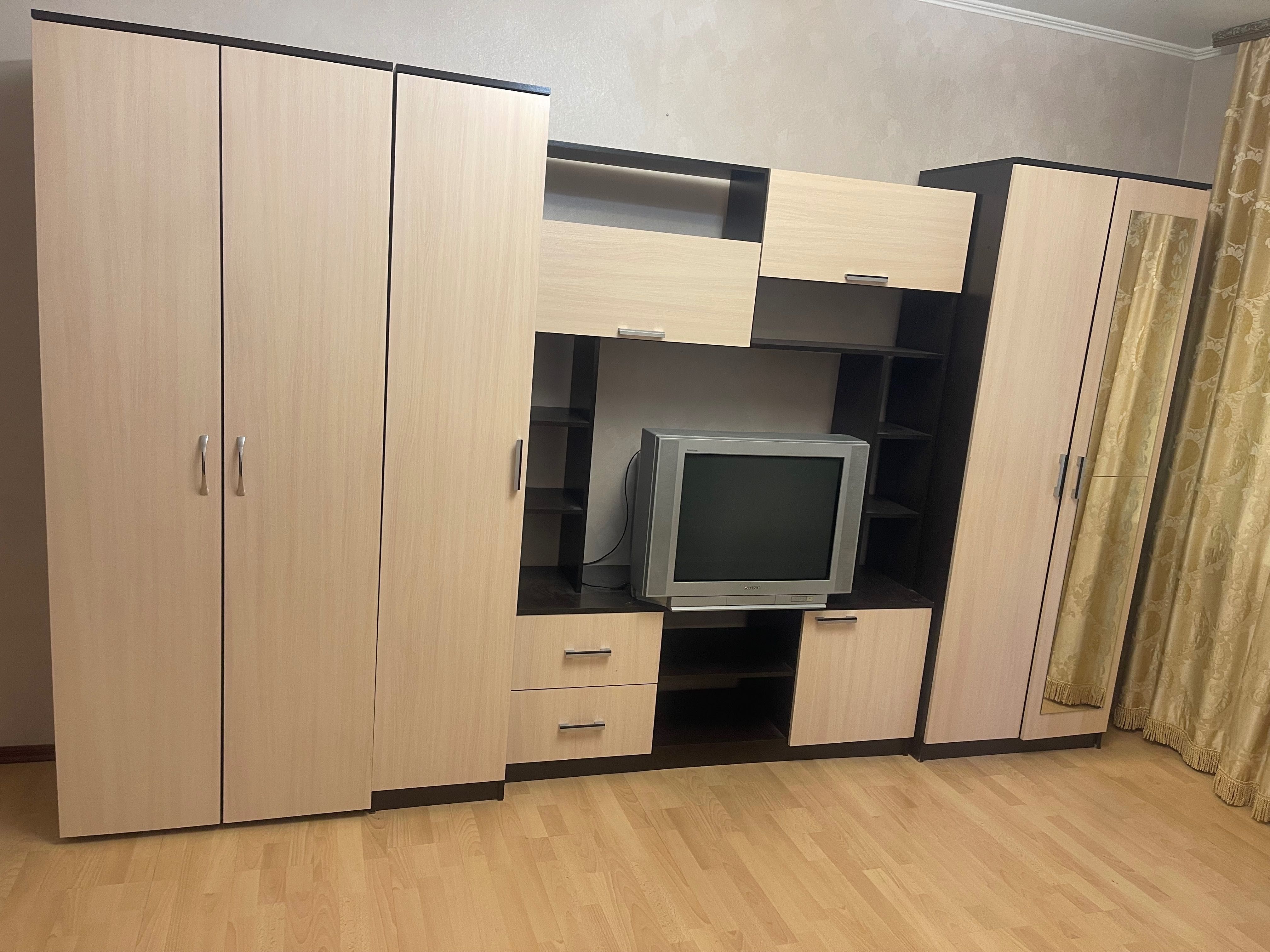 Стенку в гостиную