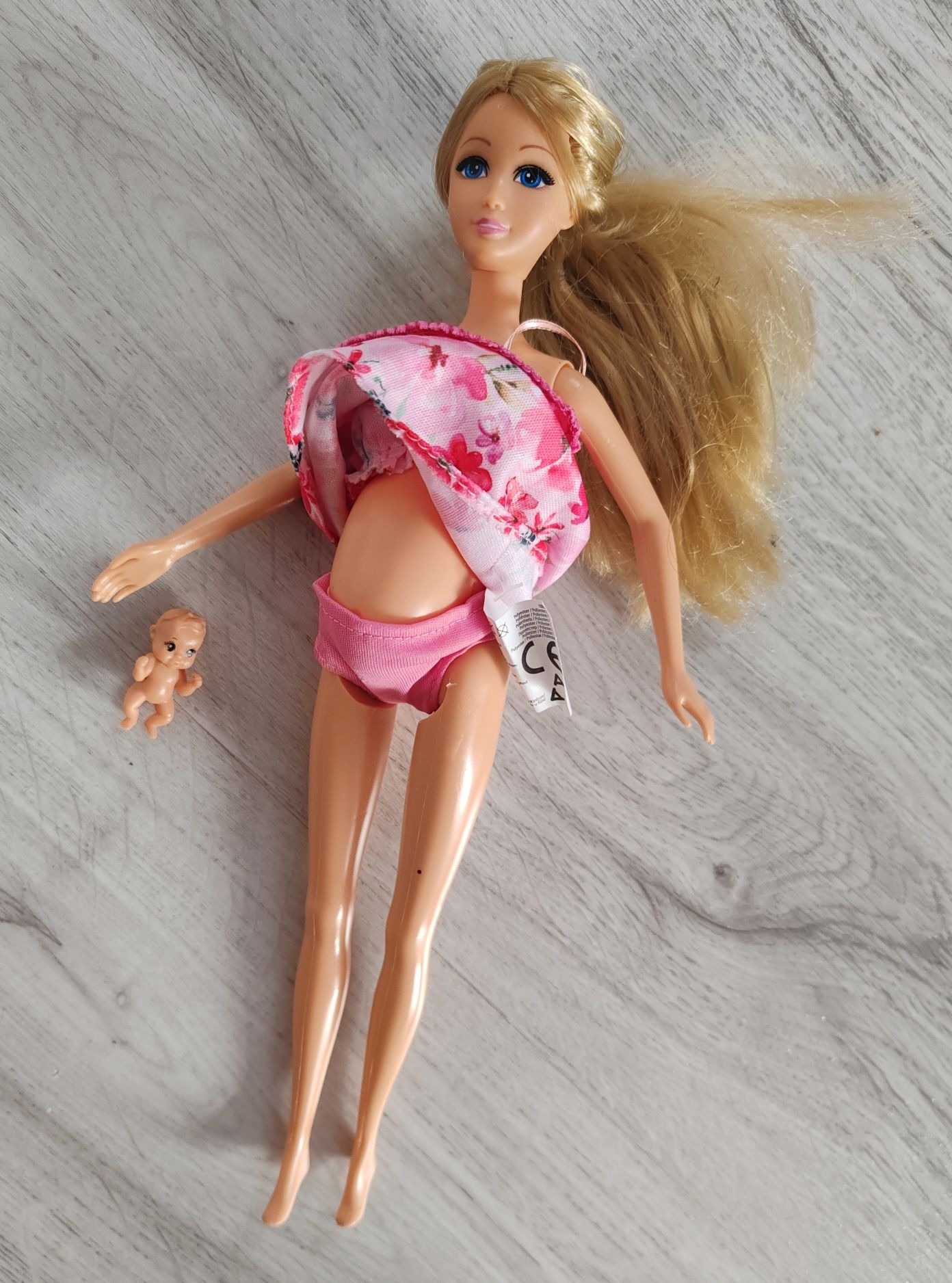 Păpușă Barbie cu bebe in burtică