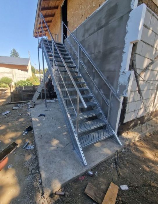 Scări metalice galvanizate la orice demisiune asiguram transport ori u