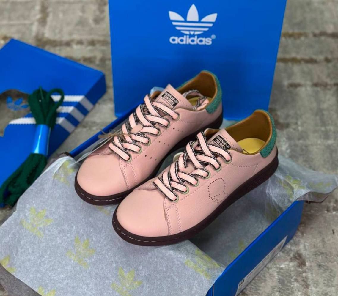 Adidas orginal krasoka hamma dakumentlari 100 bor.