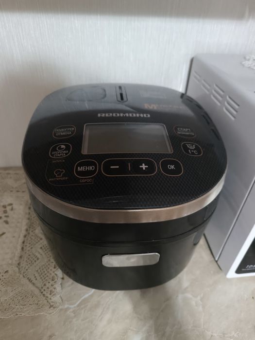 Продам мультиварку REDMOND бу