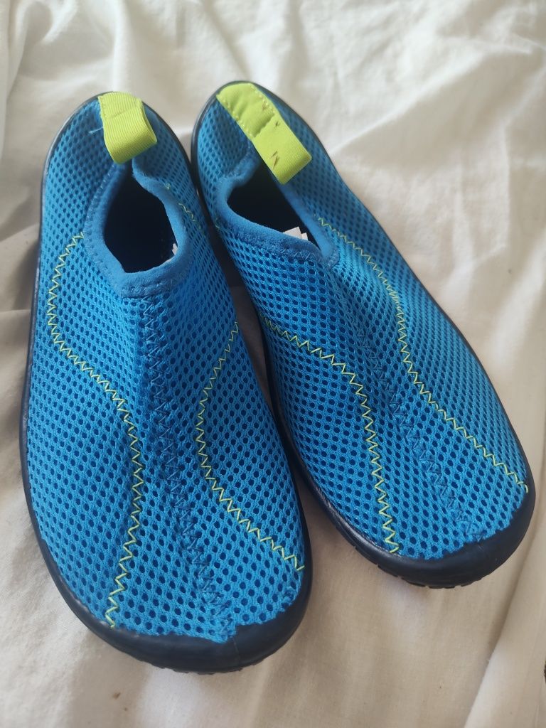 Papuci pentru apa/plaja Decathlon, mărimea 32/33