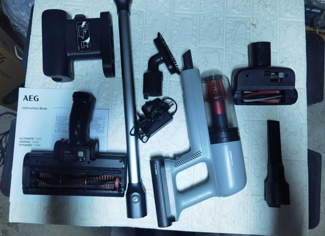 Aspirator vertical AEG Animal 7000