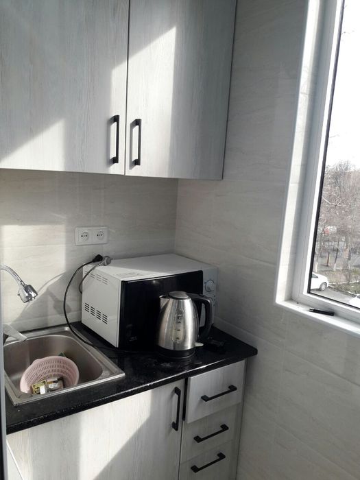 Арендага берилади 2 хона 3 этаж Вокзалда.Агентство