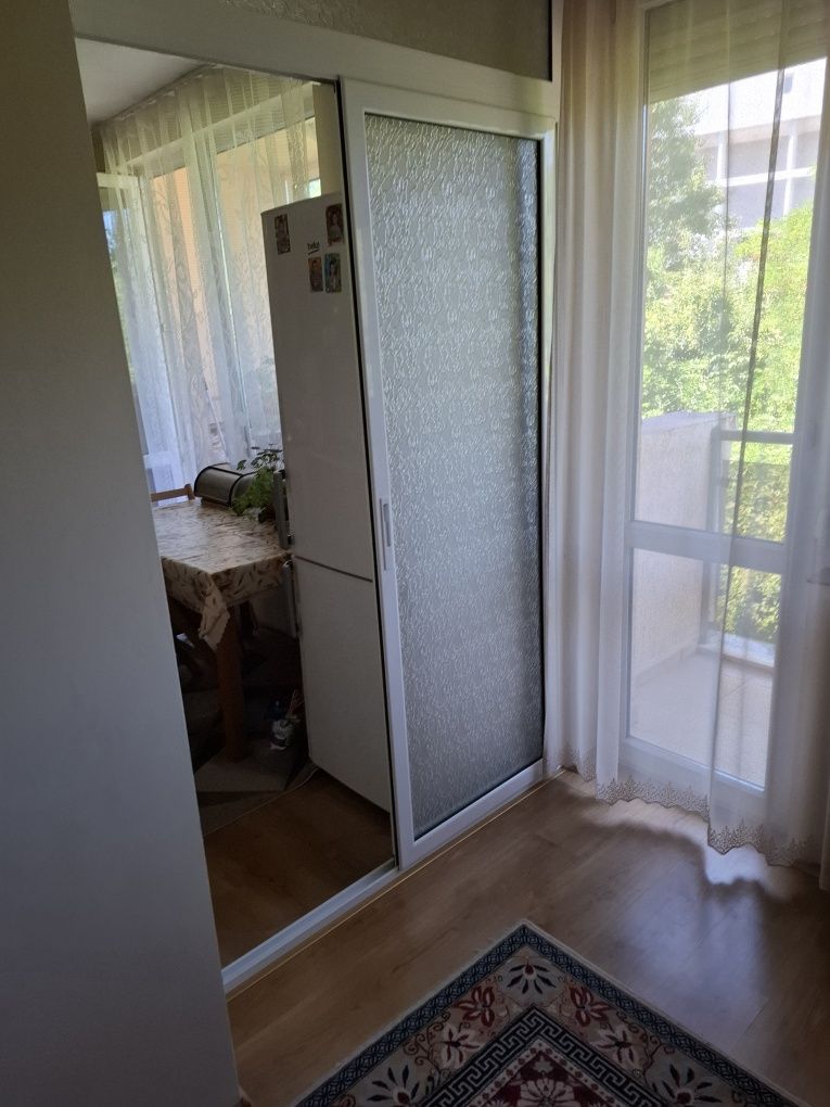 Давам под наем тристаен в кв.Студ.град дългосрочно
