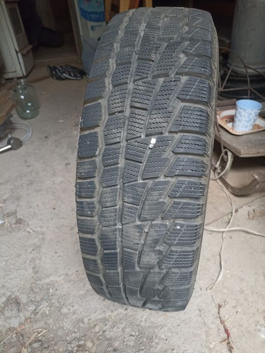 Железные диски на мерседес R 15, с зимнийми шинами 205/65/15 кордиант