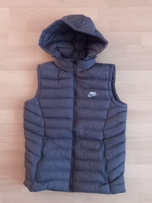 Жилетка утепленная новая на 10- 14 лет