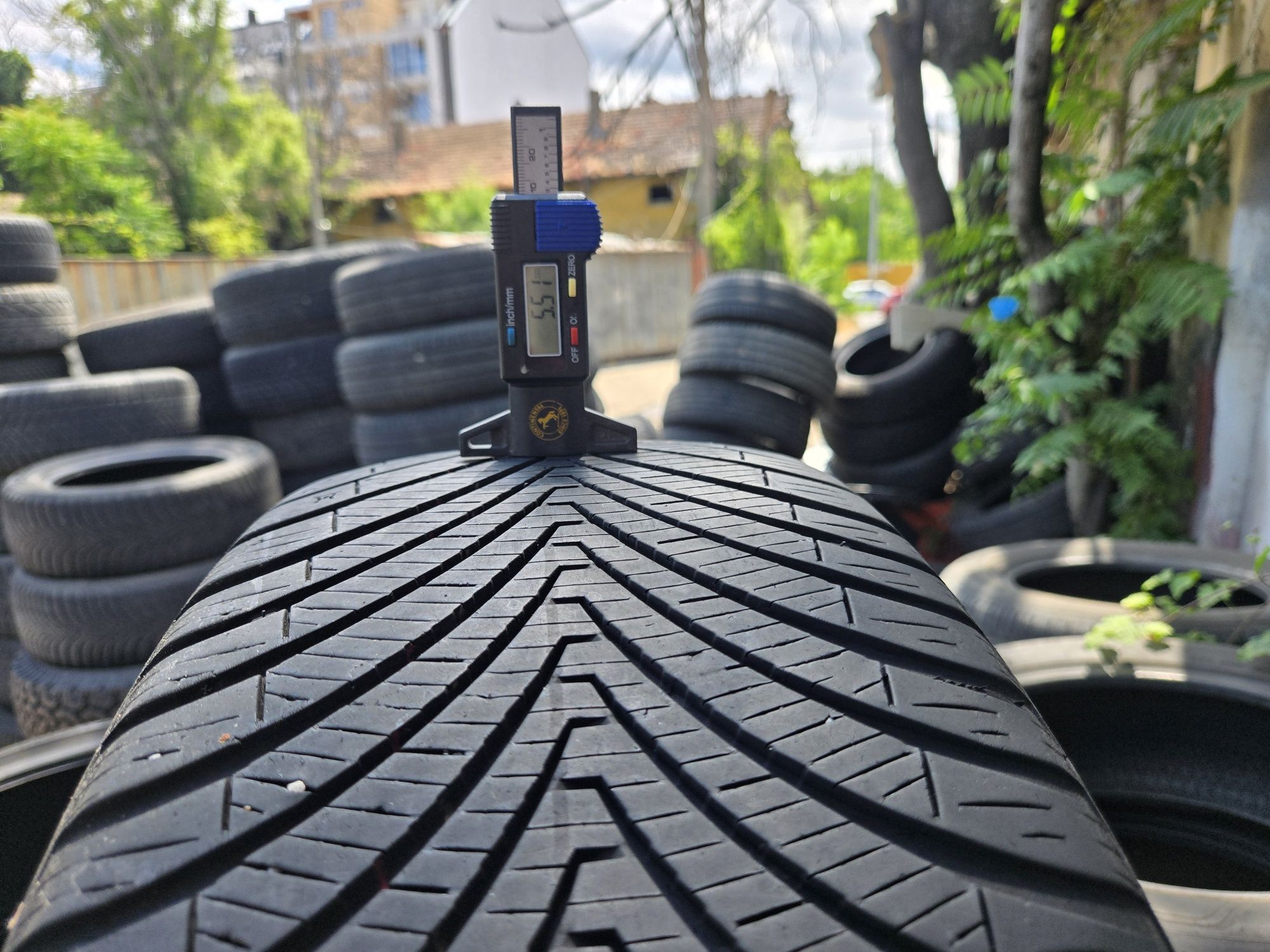 2бр. 225 55 17 Kumho всесезонни.