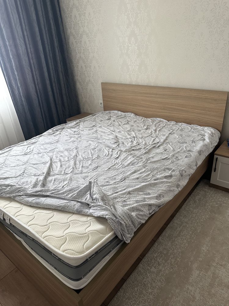 Продам кровать с матрасом