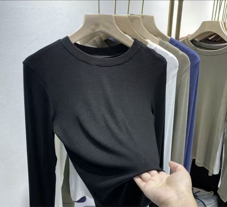 Продам базовую кофту ,новая ,размер 44