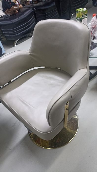 Маникюрный стол, парикмахерское кресло