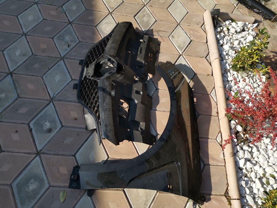 Aripa stânga grila centrala Renault megane 4 rs rs line.