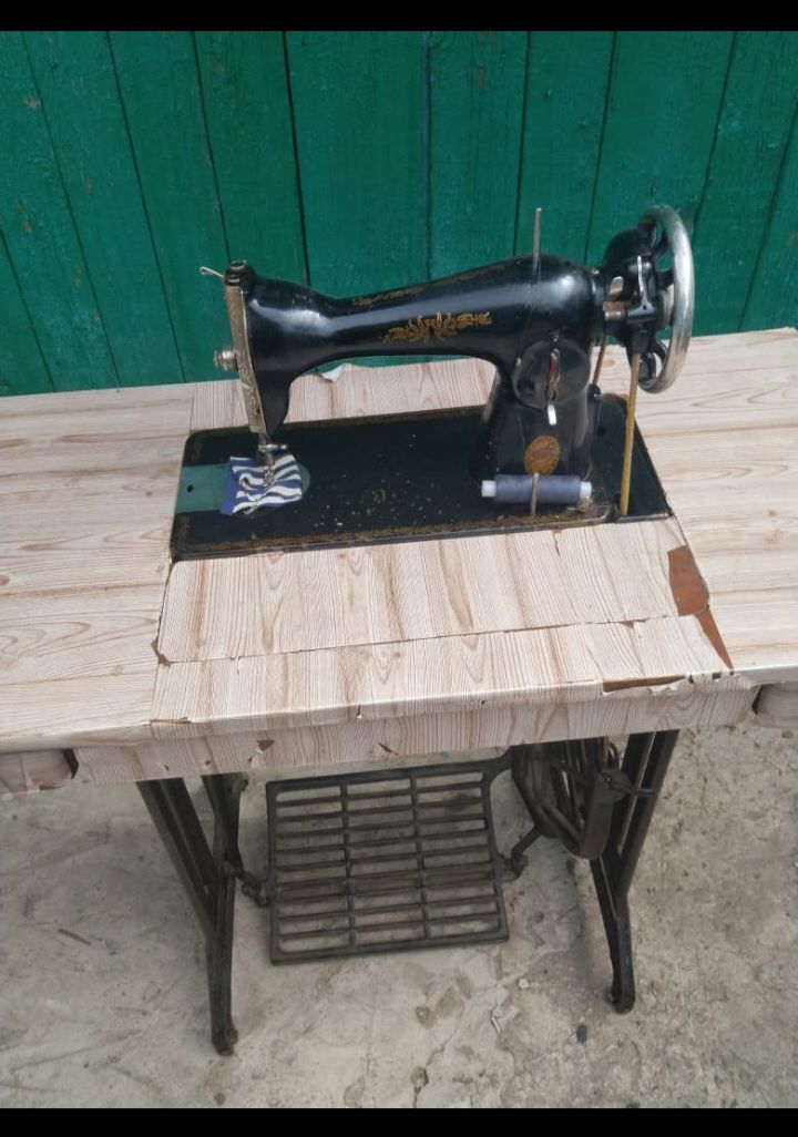 Продам швейную машинку, рабочи, в хорошем состояние.
