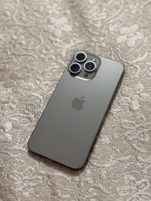 Продам Айфон 15 про мах