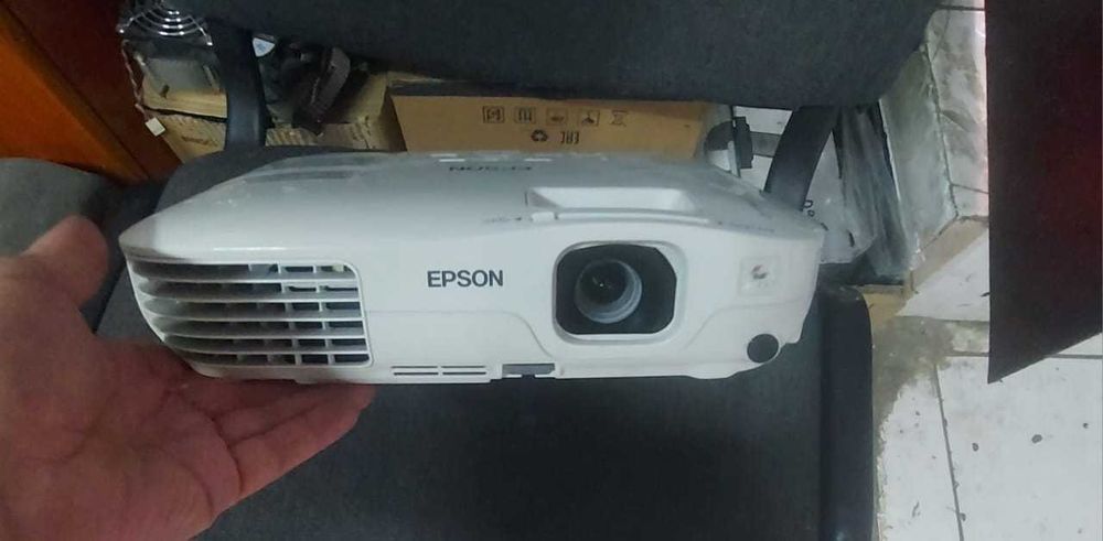 Проекторы EPSON и BENQ продам