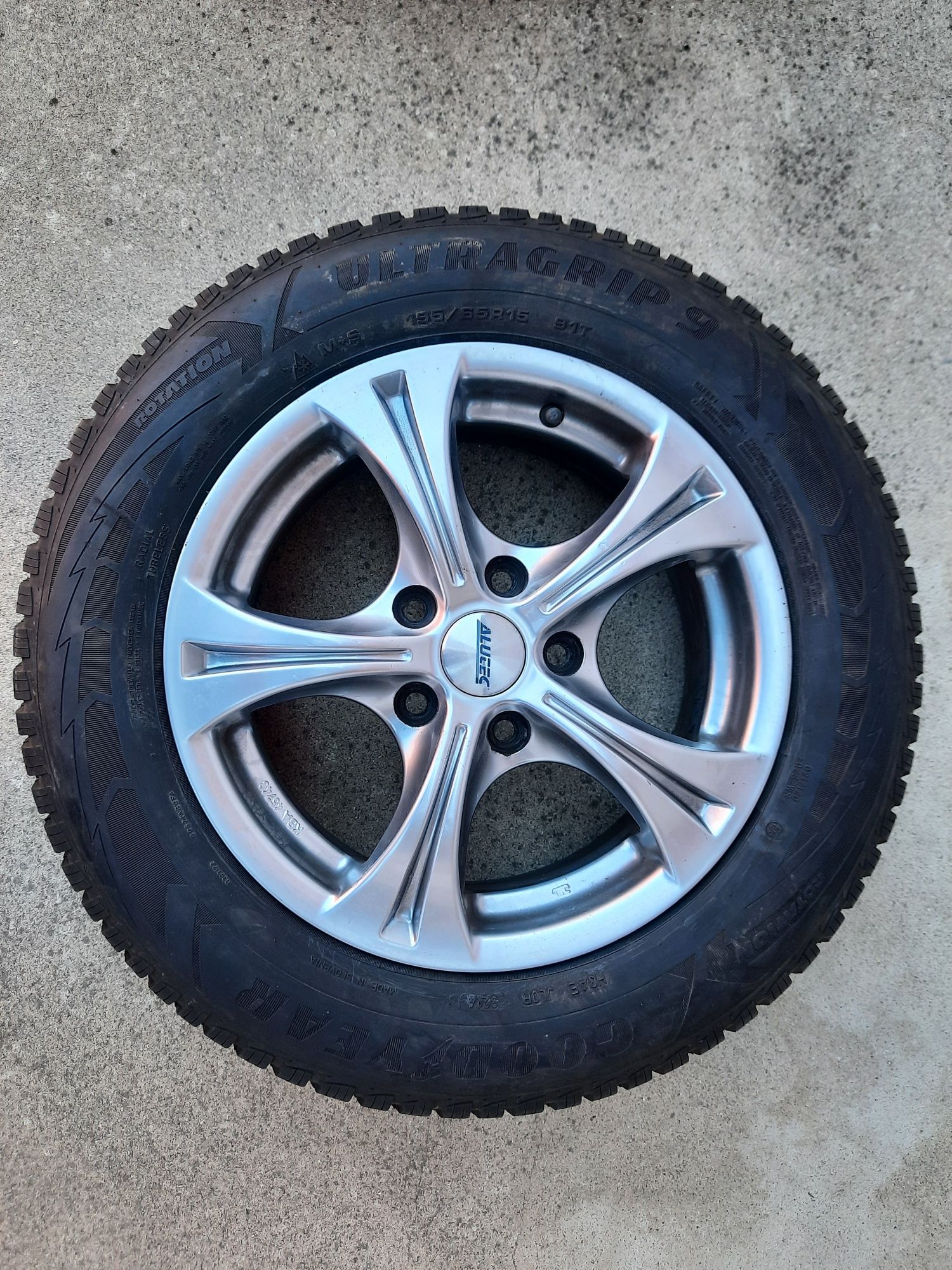 Зимни гуми Goodyear 195/65 R15 джанти Alutec