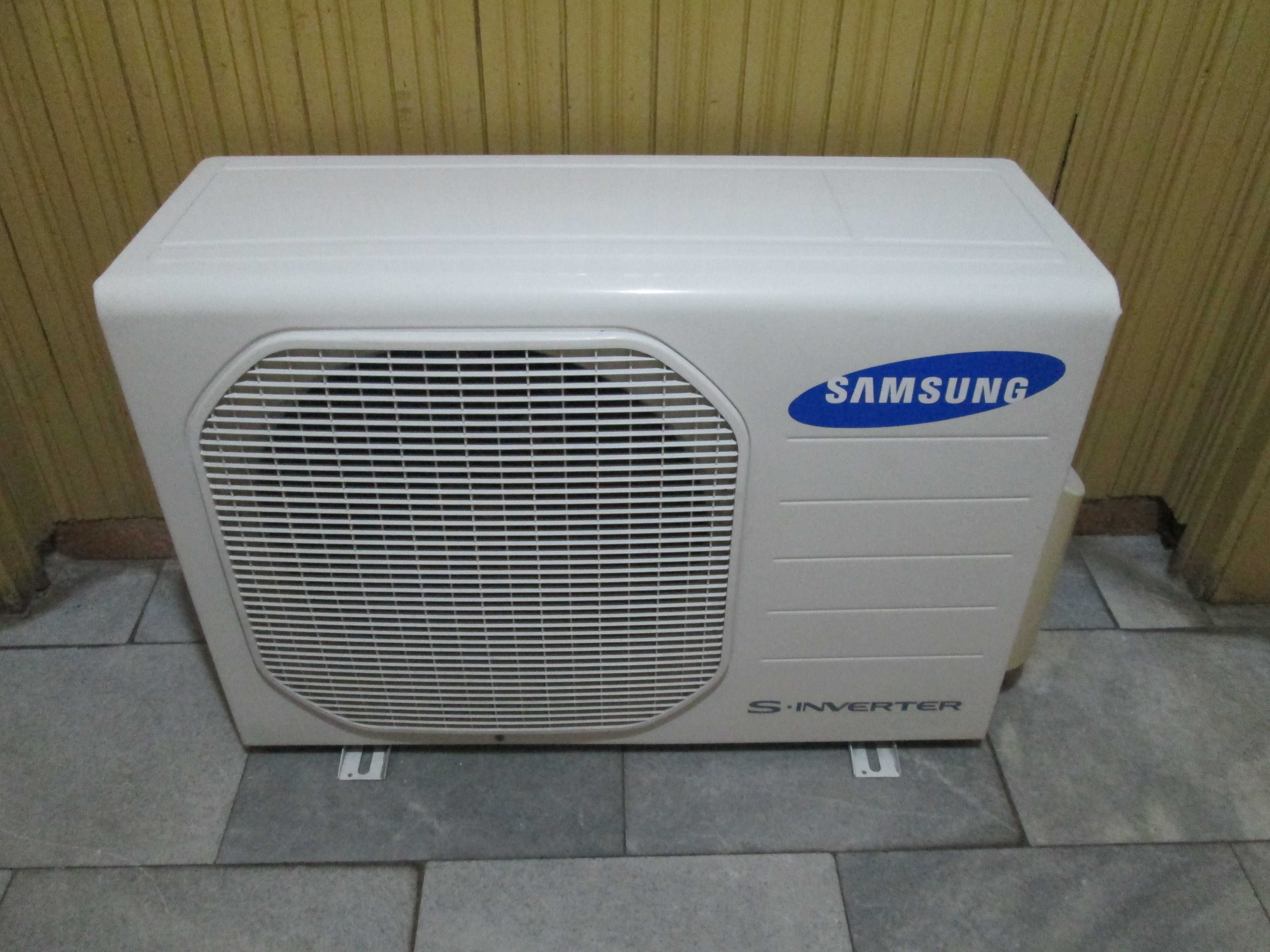 Продавам инверторен климатик SAMSUNG модел AQV09ASAN ползван малко