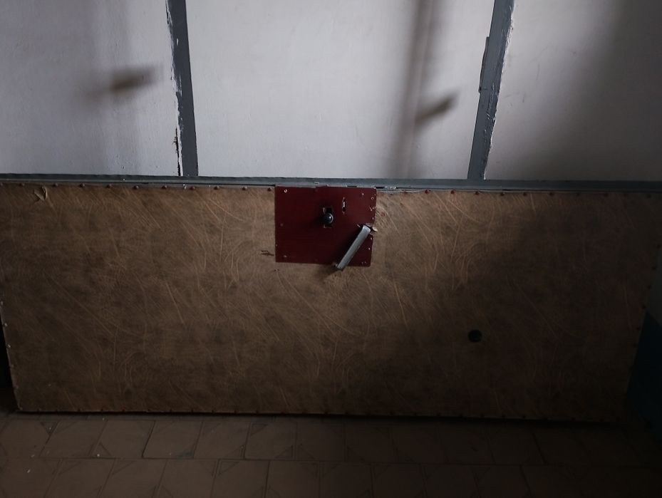 Дверь входная железная