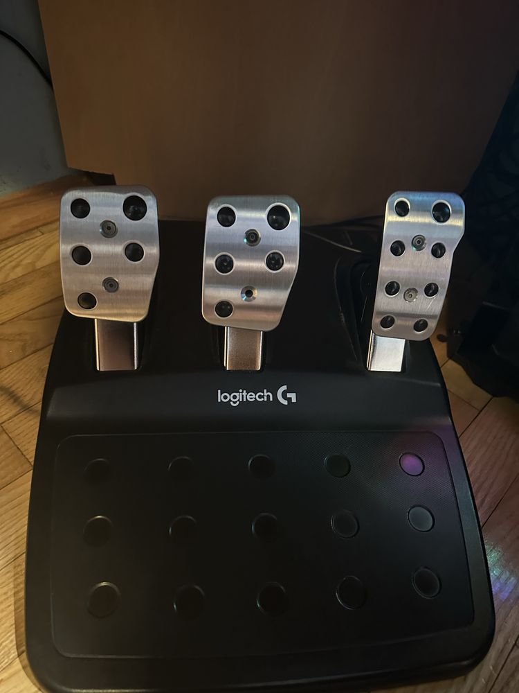 Logitech G29 с педали