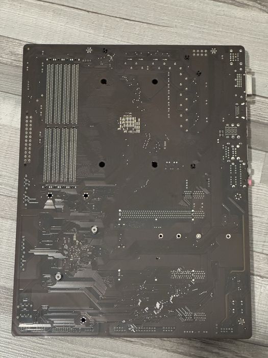 Placa de baza Gigabyte B450 GAMING X, AM4