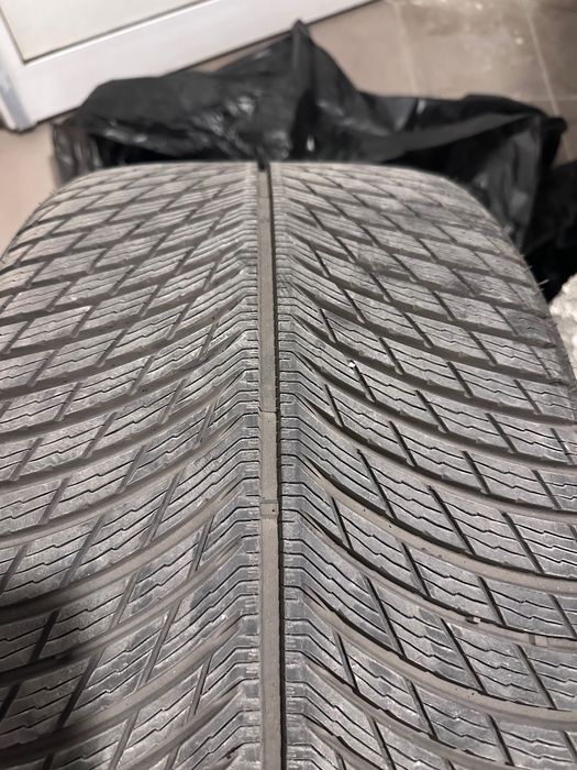 2бр Зимни гуми Michelin 275/35R21 DOT 2022