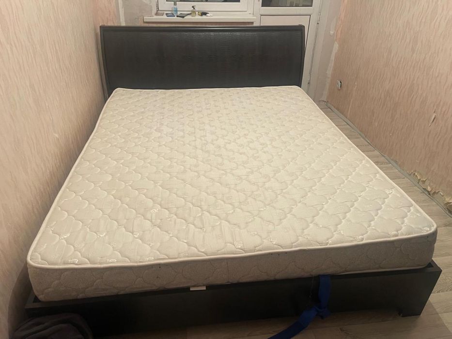 Продам кровать с матрасом