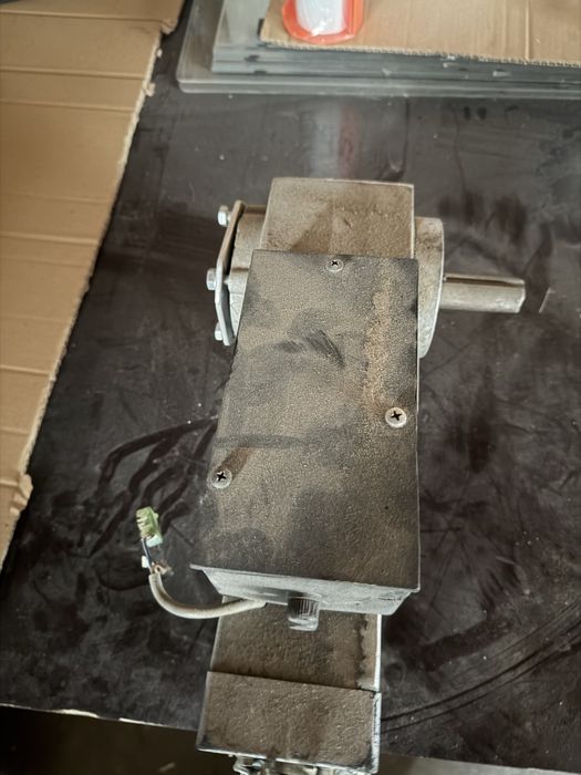 Секцииони врати за хале с двигатели