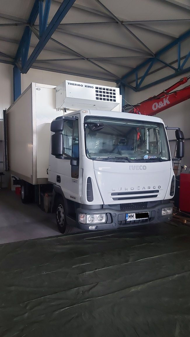Camion frigorific Iveco Eurocargo /cabina cu pat