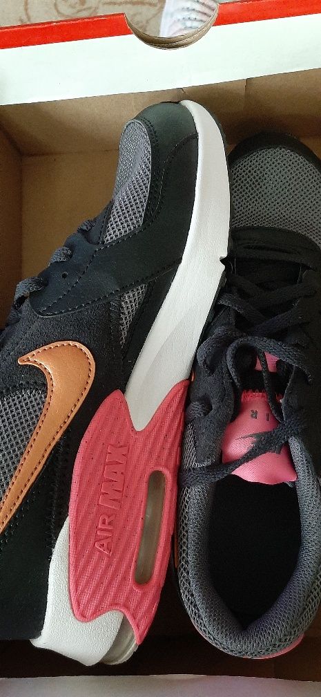 Nike Air Max  Excee(38 и 38,5номер)