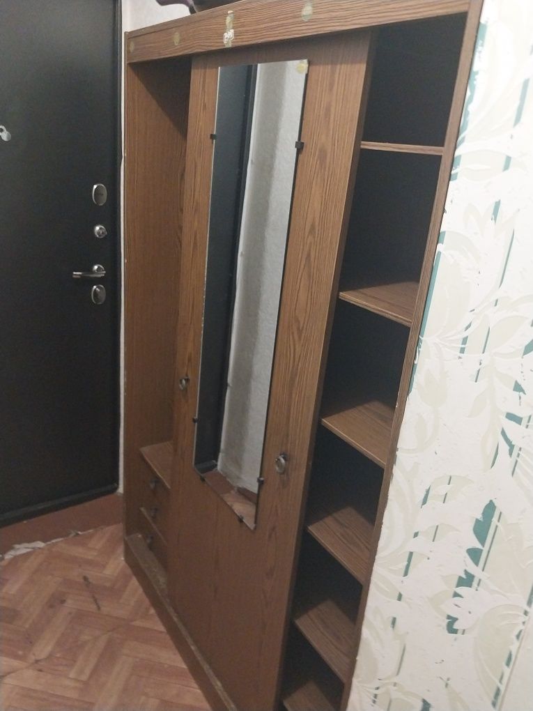 Продам прихожую б/у в хорошем состоянии