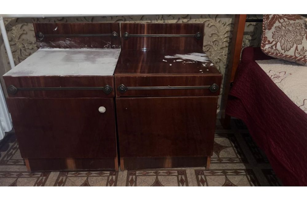 Отдам бесплатно 2 тумбыи 1 с зеркалом