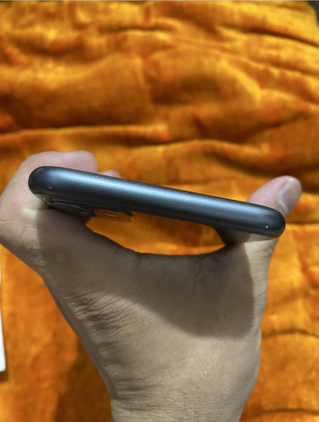 iPhone 11  platasi ketgan holati zor