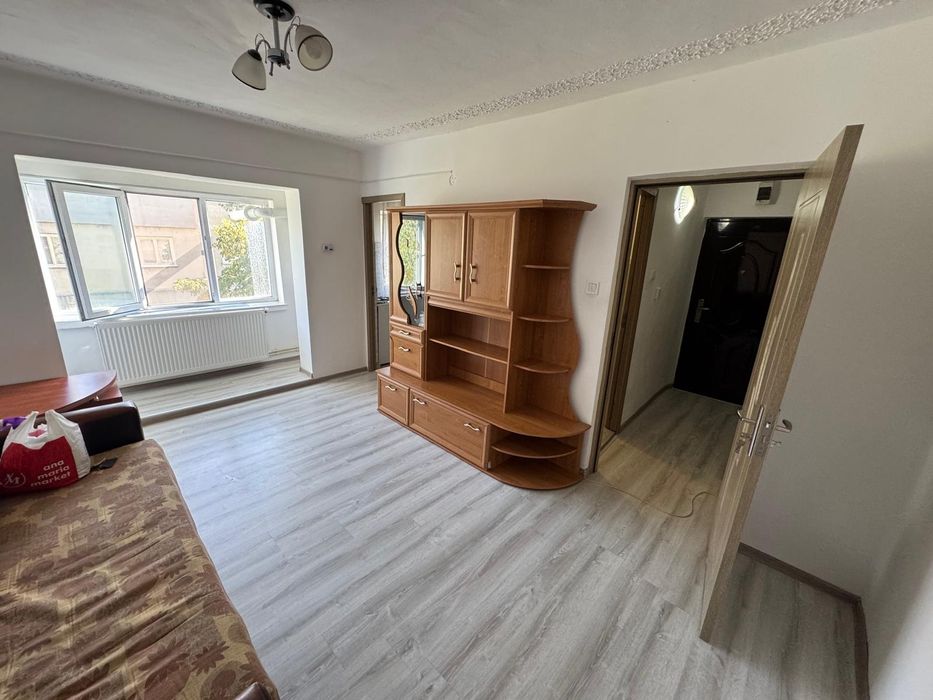 Ofer spre închiriere garsoniera confort 1