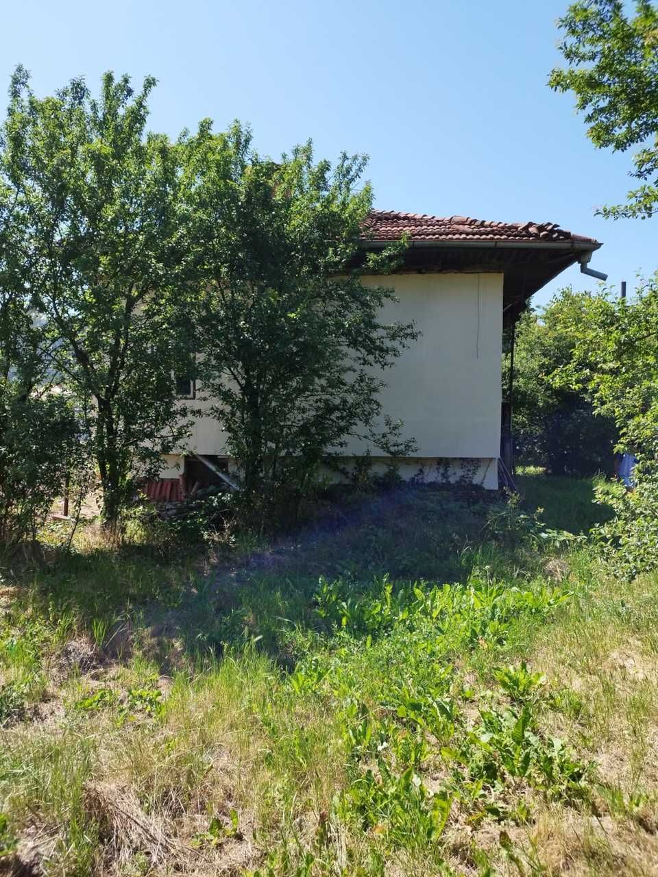 Продава стара къща с парцел в гр.Пирдоп - център
