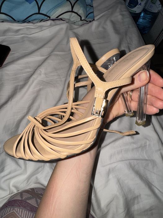Vand sandale nude Zara oferta