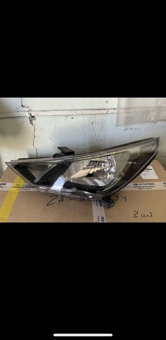 Продам правая фара Hyundai Accent