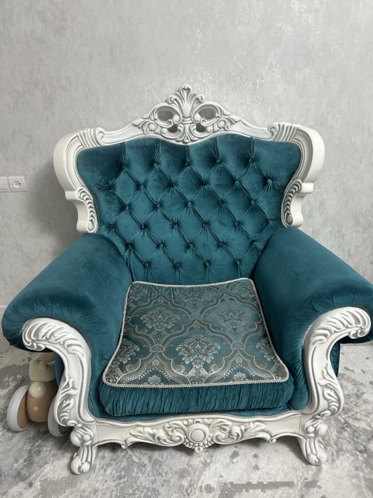 Продам диван и два кресла