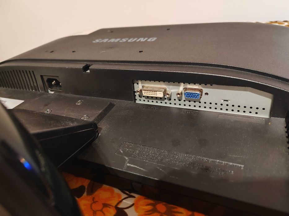 Монитор SAMSUNG 223BW 21.6 инча.