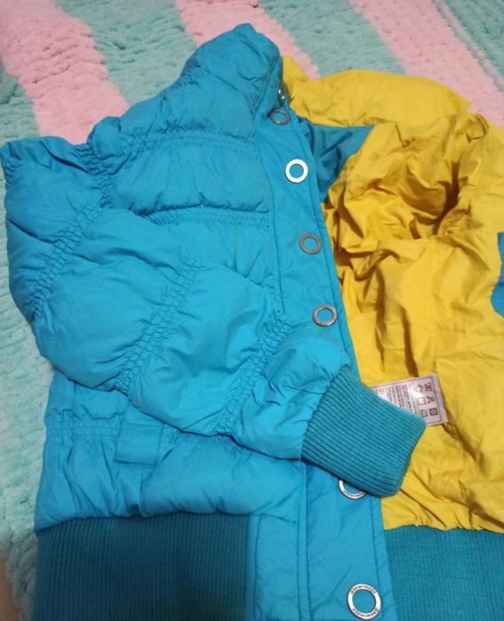 Продам курточки на девочку