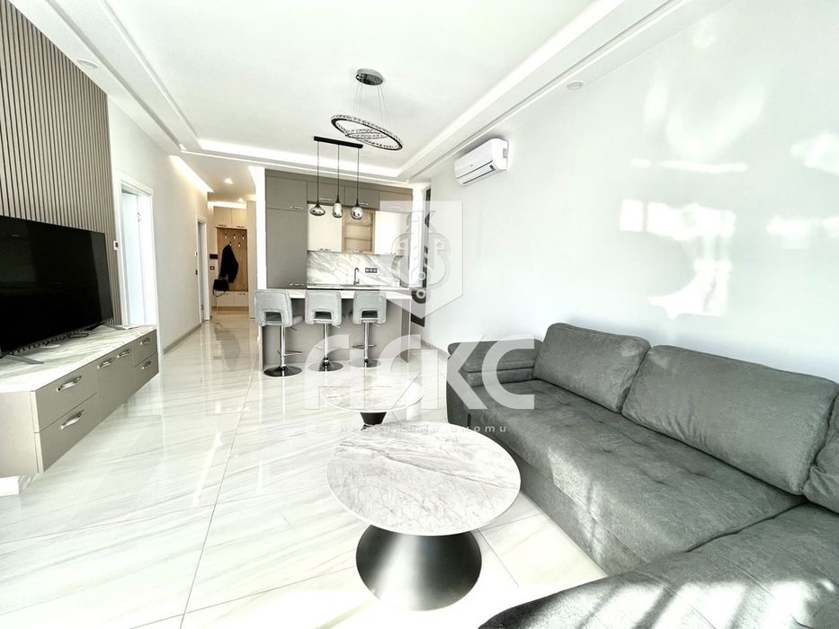 Тристаен обзаведен апартамент в кв. Кръстова вада