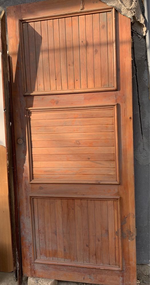 Продам деревянную дверь без короба
