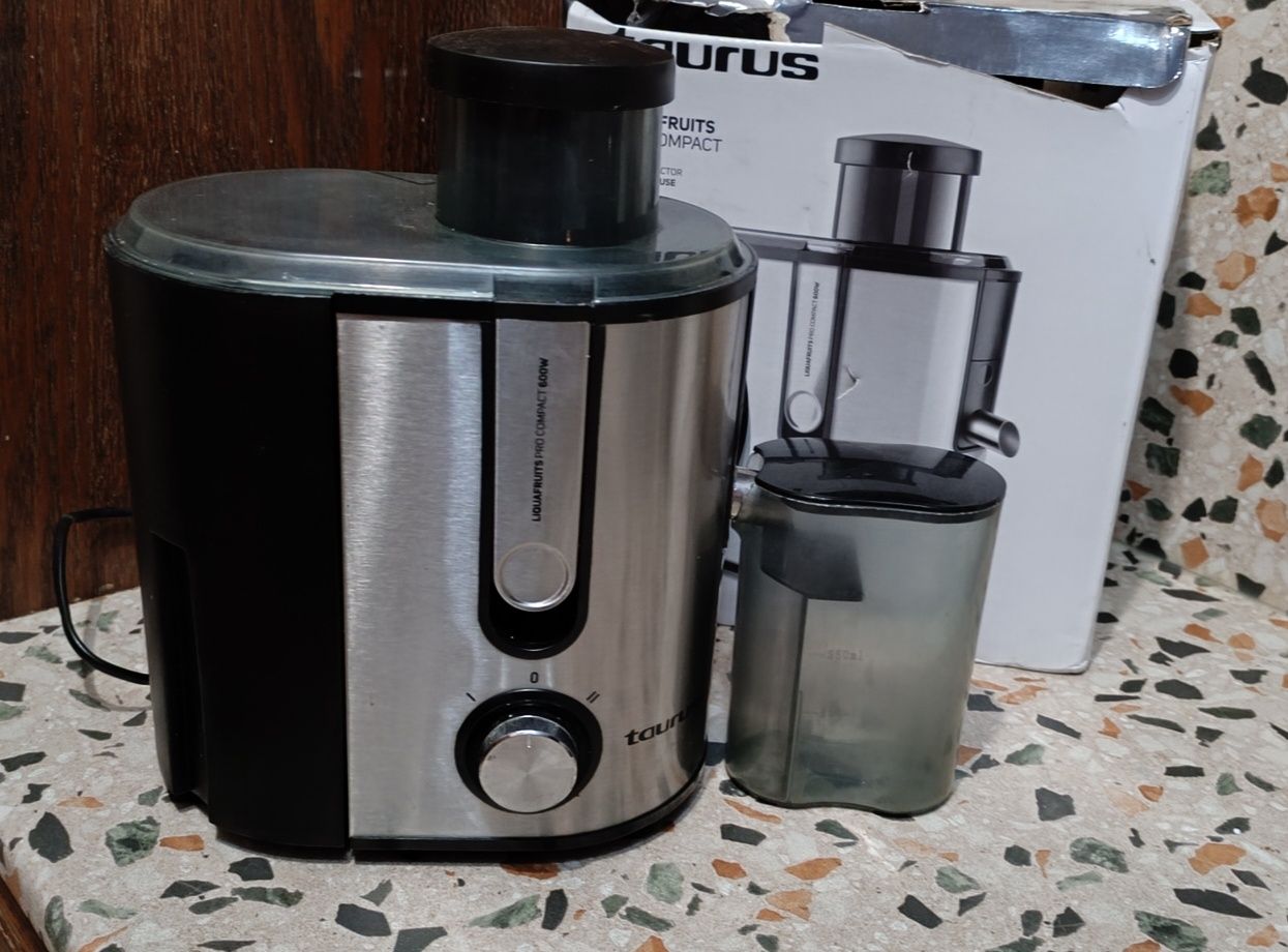 Сокоизстисквачка и Цитруспреса TAURUS PRO COMPACT